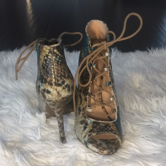 Heels - Picture 3 of 3